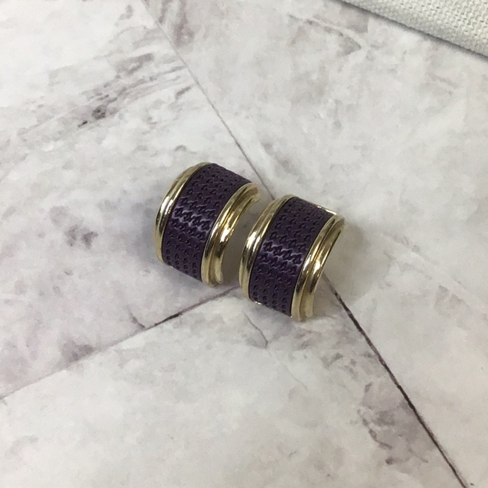 Weekenders vintage houndstooth purple inlay earring.